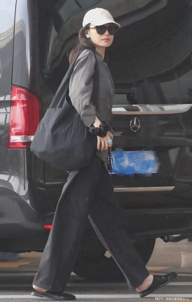 阔腿裤失宠了穿今年爆火的“弯刀裤”像倪妮董洁杨幂一样时髦